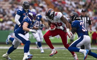 yonex最暴力的羽毛球拍，yonex哪款羽毛球拍好